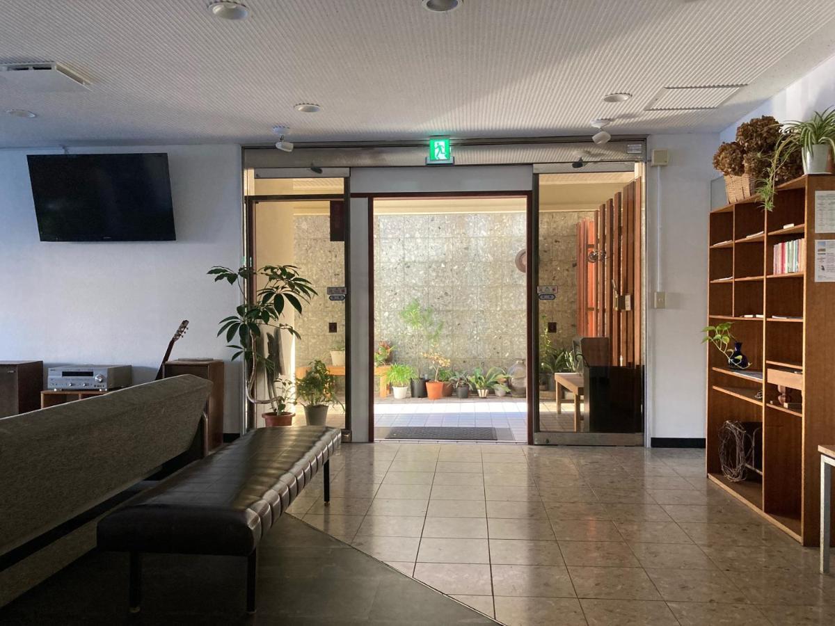 J-Hoppers Beppu Guesthouse ジェイホッパーズ別府ゲストハウス Экстерьер фото
