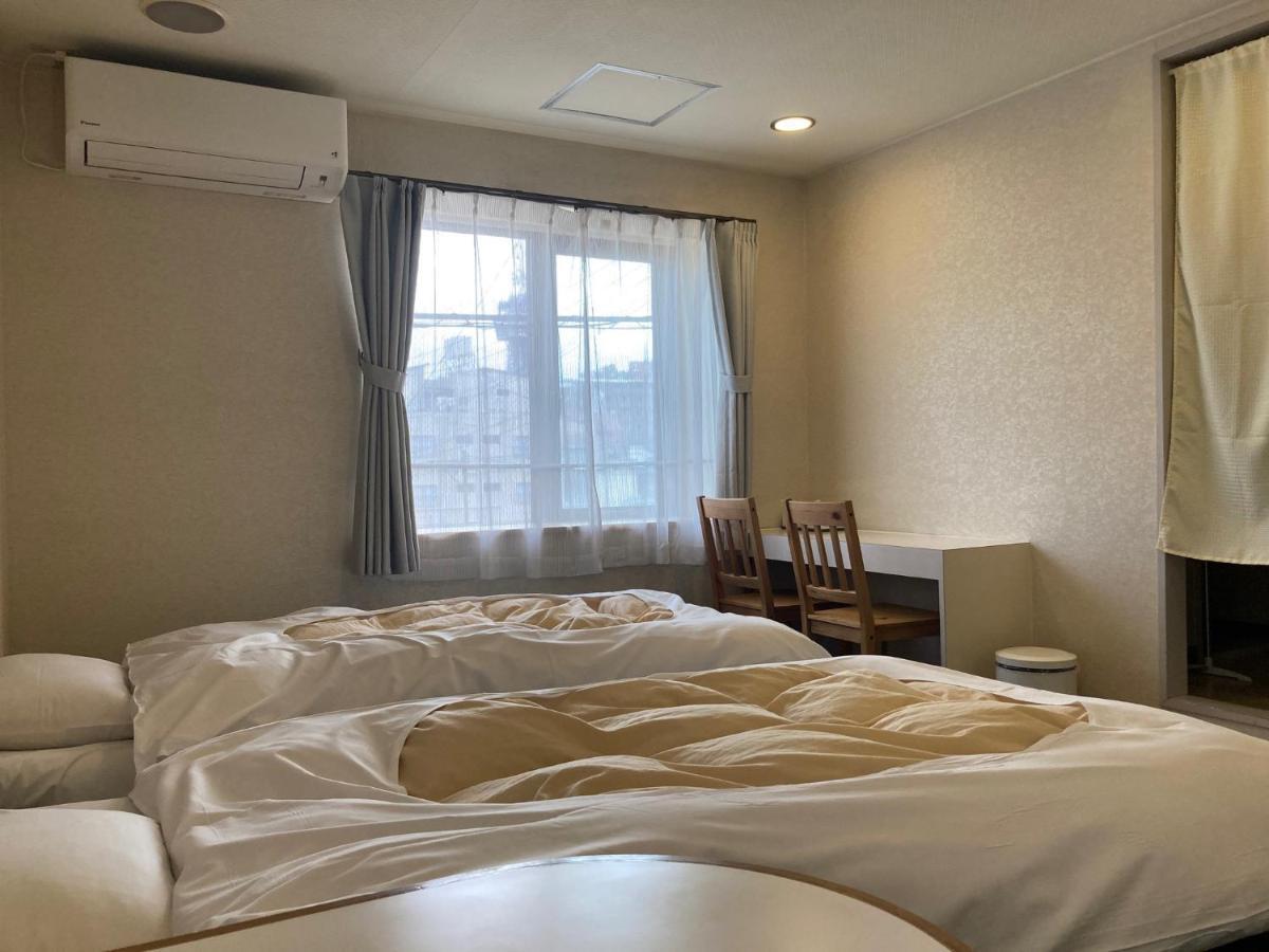 J-Hoppers Beppu Guesthouse ジェイホッパーズ別府ゲストハウス Экстерьер фото