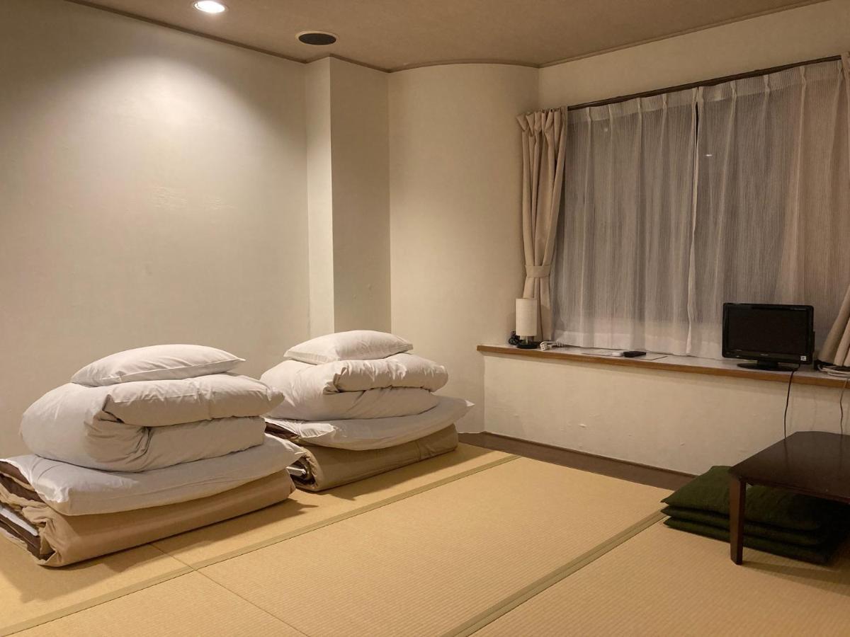 J-Hoppers Beppu Guesthouse ジェイホッパーズ別府ゲストハウス Экстерьер фото
